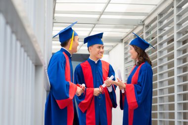 Vietnamca mezunları grubu