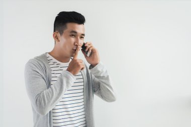 sessizlik için soran adam