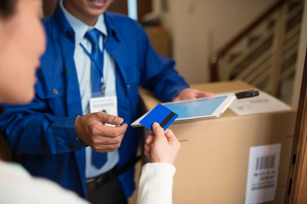 Pago del cliente por el pedido — Foto de Stock