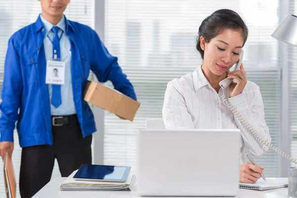 Business lady and express delivery — Stock Photo, Image