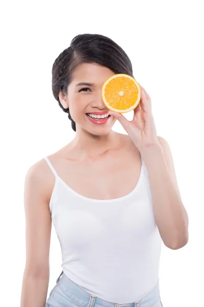 Menina bonita com laranja — Fotografia de Stock