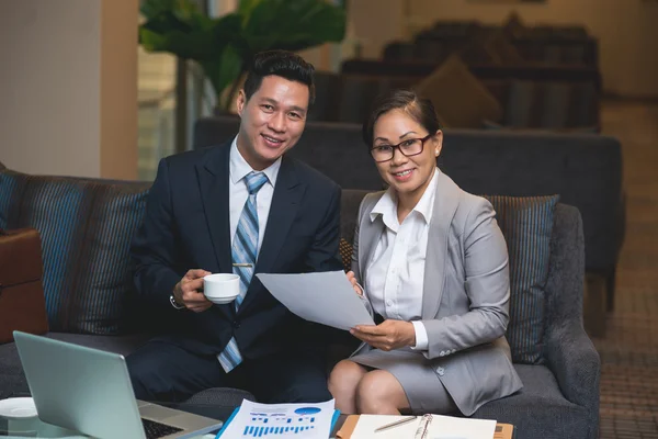 Business partners working  in cafe — Stock Photo, Image