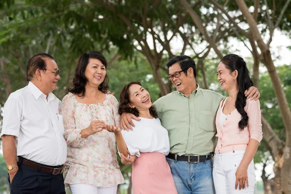 Glada äldre människor — Stockfoto