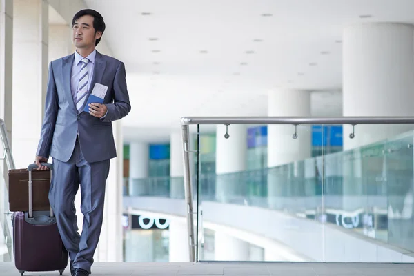 Hombre listo para viaje de negocios —  Fotos de Stock