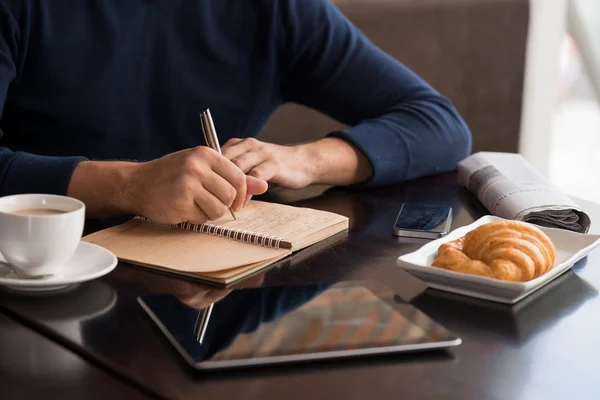 Man writing down thoughts — Stock Photo, Image