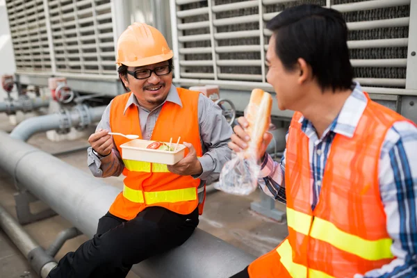 Ingenieros almorzando — Foto de Stock