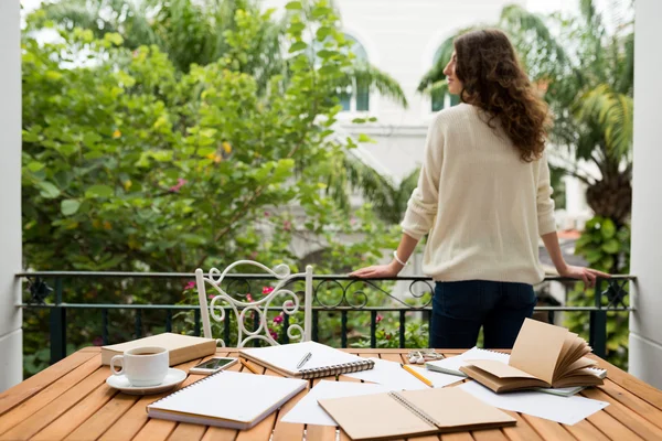 Female student having break — Stock Photo, Image