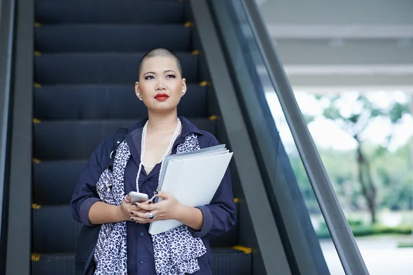 Asiática mujer de negocios va a trabajar —  Fotos de Stock