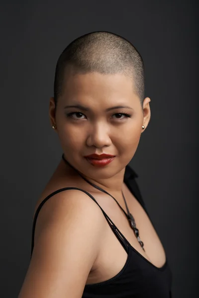 Vietnamese woman with shaved hair — Stock Photo, Image