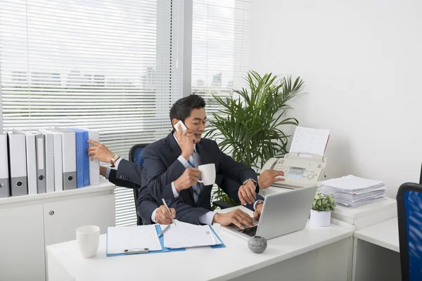 Empresario con muchos brazos — Foto de Stock