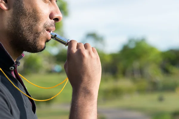 Человек свисток. Мужик со свистком. Свист. Женщина свистит. Свистит прикол.