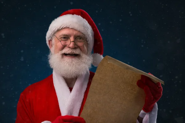 Weihnachtsmann mit Namensliste — Stockfoto