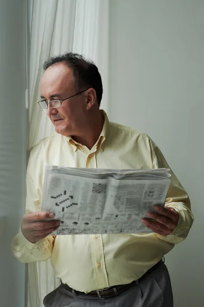 Middle-aged man with newspaper — Stock Photo, Image