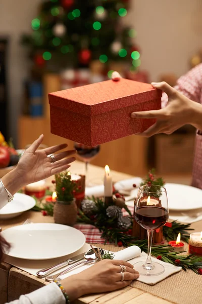 Woman receiving big box — Stock Photo, Image