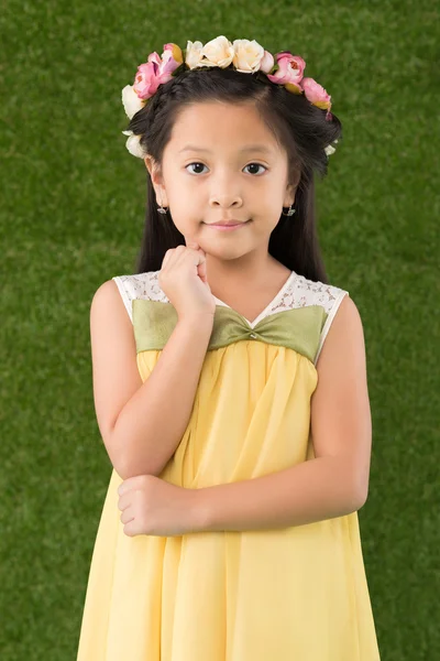 Cute Asian girl wieniec — Zdjęcie stockowe