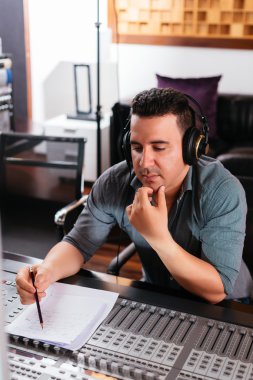 Profesyonel besteci çalışma