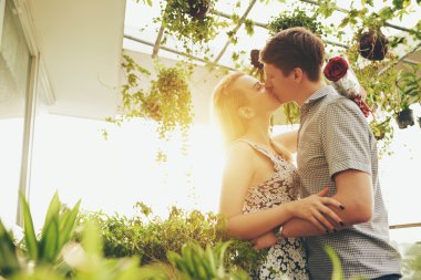 güzel çift öpüşme