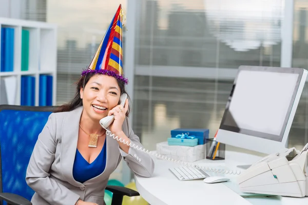 Señora de los negocios recibiendo felicitaciones —  Fotos de Stock