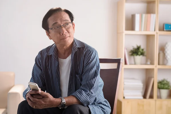 Old man with phone — Stock Photo, Image