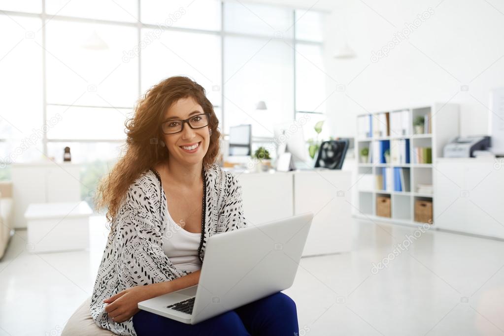 Business woman working in modern office