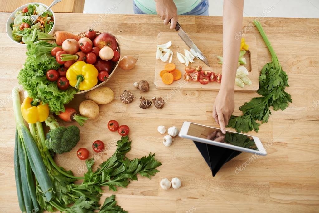 Использовать в пищу. Здоровая еда. Соленая пища. Тепловая кулинарная обработка. Еда из кактуса в мексике.