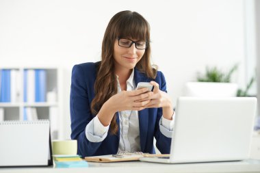 iş kadını okuma iletisi