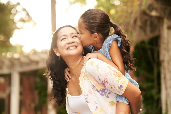 Mother and daughter outdoors — Stock Photo, Image