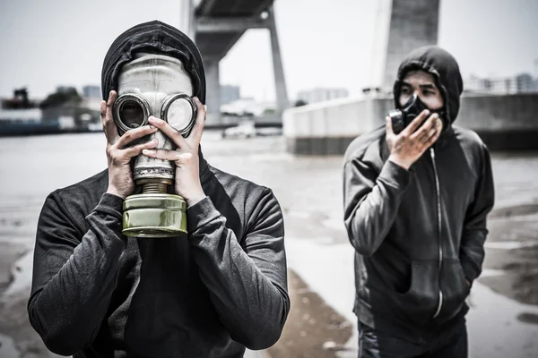 Mensen in gas maskers — Stockfoto