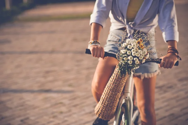 Summer cycling with wildflowers — Stock Photo, Image