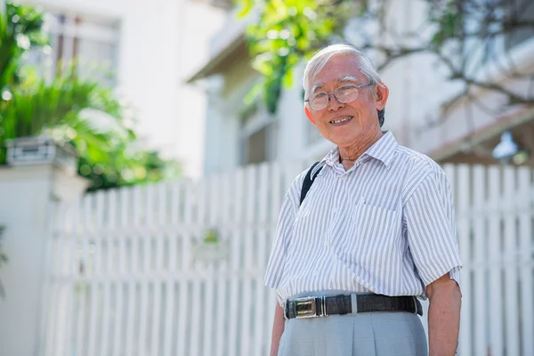 Aged Vietnamese man — Stock Photo, Image