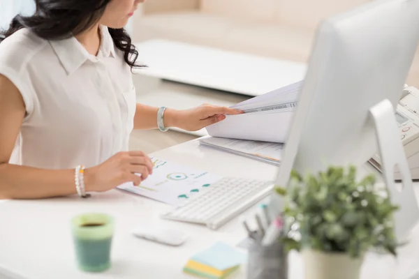 Gestora financiera femenina — Foto de Stock