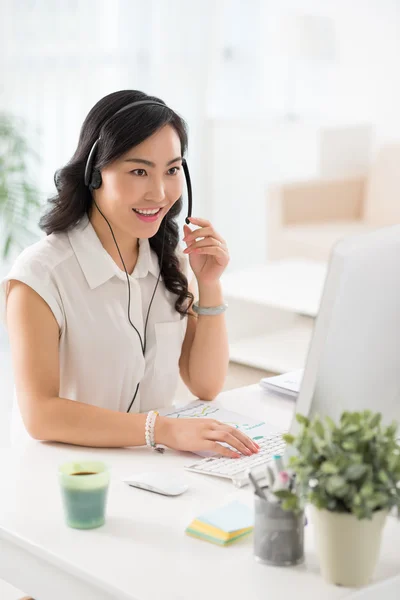 Comunicazione commerciale parlando con il cliente — Foto Stock