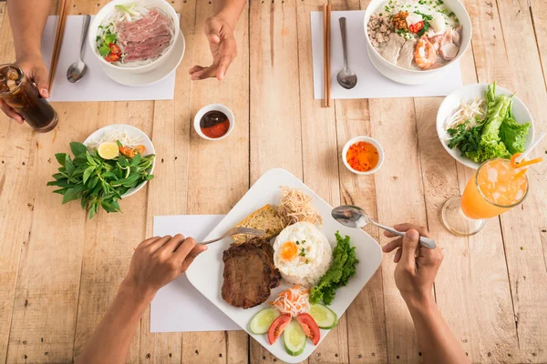 Vietnameser middag — Stockfoto