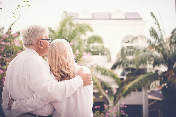 Äldre par njuter Visa — Stockfoto