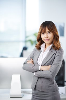 iş kadını gülümseyen