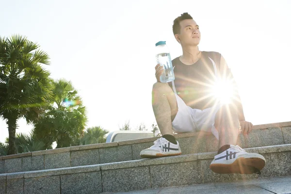 Man sitting on the steps — Stock Photo, Image