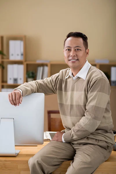 Portrait of office manager — Stock Photo, Image