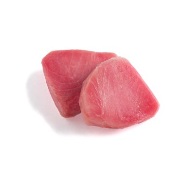 Ton balıklı biftek. Beyaz arka plan. İzole edilmiş.