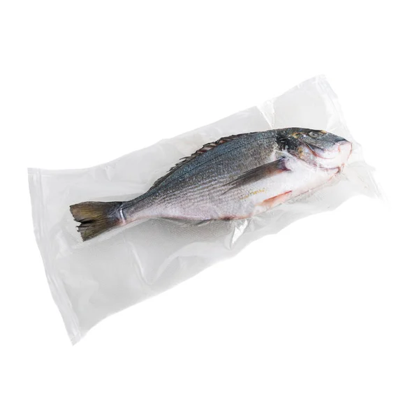 Fryst Doradofisk Vakuumförpackningar Plast Vit Bakgrund Isolerad — Stockfoto