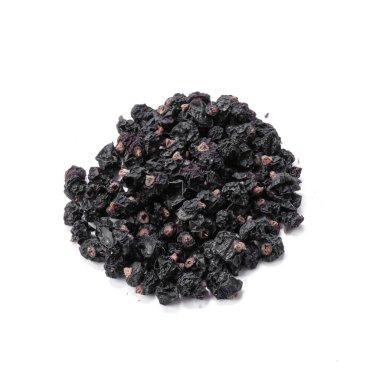 Kurutulmuş siyah frenk üzümü. Beyaz arka plan. İzole edilmiş. Yakın plan. Yukarıdan görüntüle.