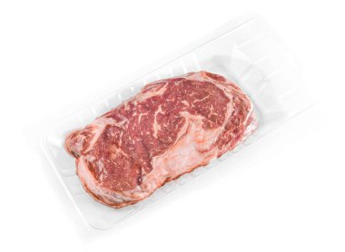 Mermer biftek. Süpürge dolu. Yukarıdan bak. Beyaz arka plan. İzole edilmiş.