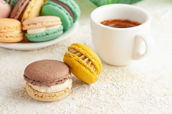 Two Macaroons Table Background Cups Coffee Taredka Macaroons Close Light — Stock Photo, Image