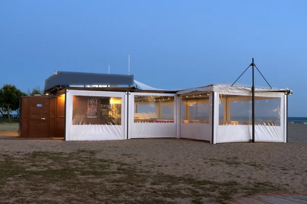 Chiringuito. Plaj ve kum bar Kiosk — Stok fotoğraf