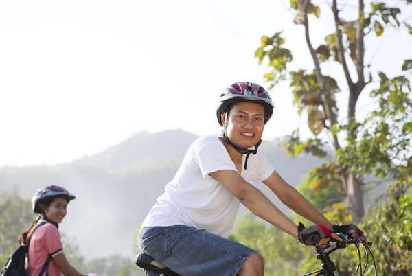 Couple cyclist — Stock Photo, Image