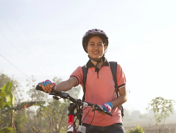 Cyclist woman — Stock Photo, Image