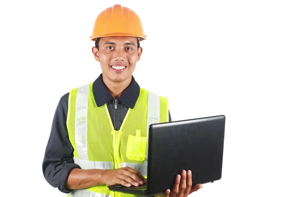 Uomo asiatico ingegnere con laptop — Foto Stock