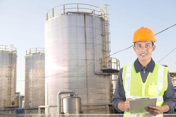 Ingenieur olieraffinaderij — Stockfoto