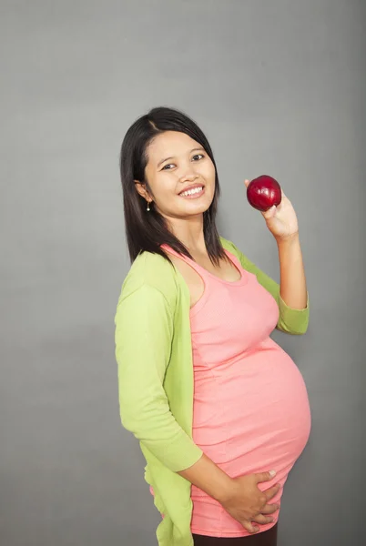 Mujer embarazada aislado fondo gris — Foto de Stock