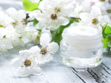 Bahar çiçeği ile natual yüz kremi