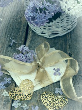 aşk kavramı Eflatun çiçekli